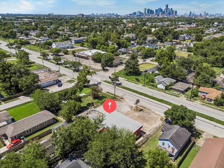 More Photos Of 2206 Lockwood Dr, Houston General Retail For Sale