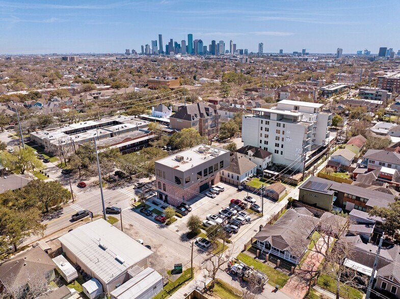 More Photos Of 841 Yale St, Houston Medical For Sale