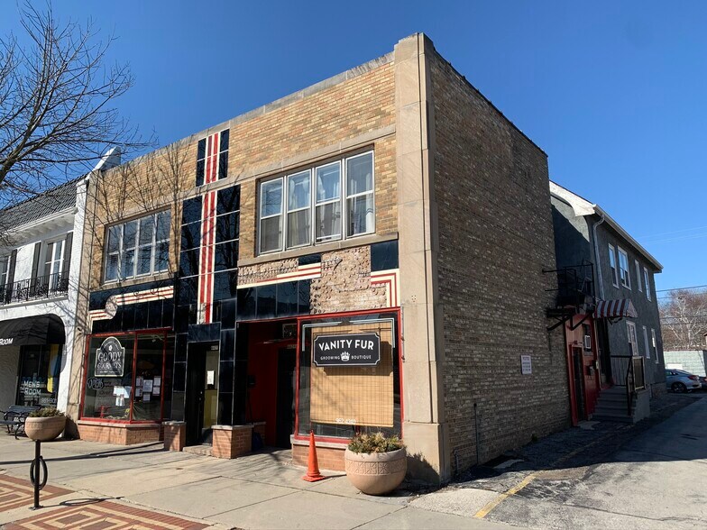 More Photos Of 4425-4429 N Oakland Ave, Shorewood Storefront Retail Residential For Sale