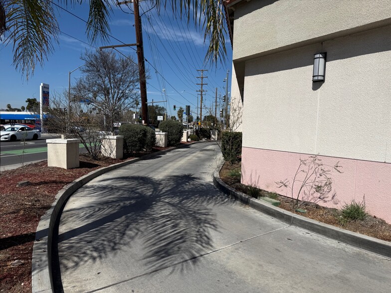 More Photos Of 889 W Florida Ave, Hemet Freestanding For Sale