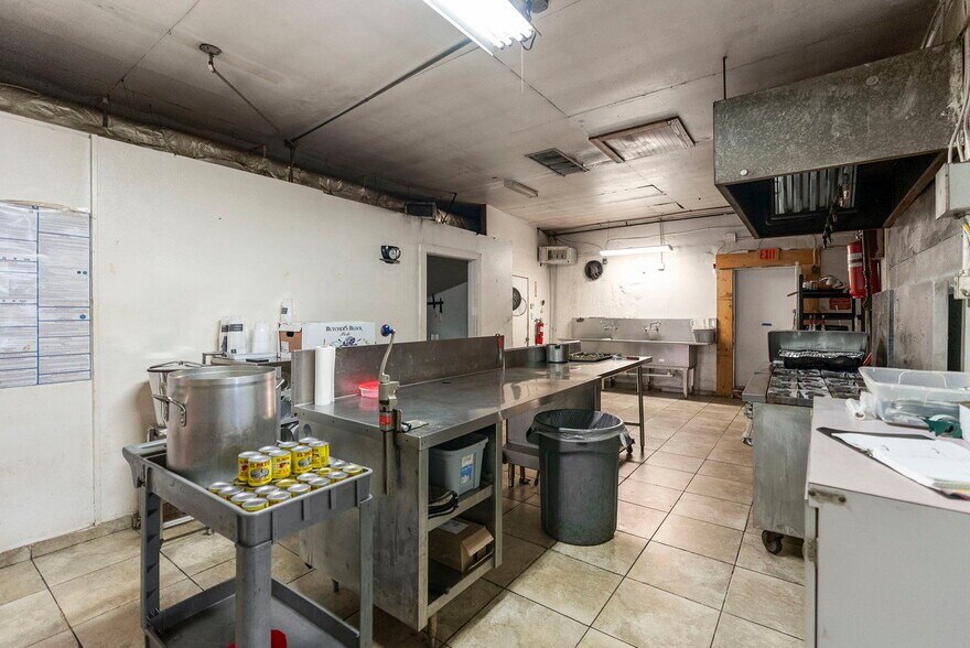 More Photos Of 2814 Main St, Ingleside Storefront For Sale