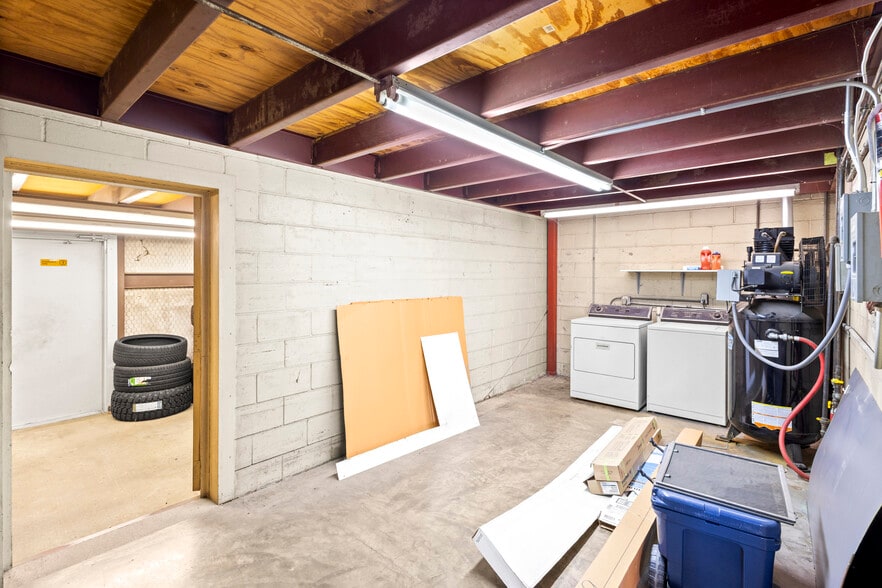 More Photos Of 502 N State Highway 342, Red Oak Industrial For Sale