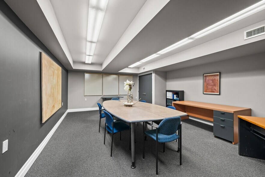 More Photos Of 5550 Manotick Main St, Ottawa Office Residential For Sale