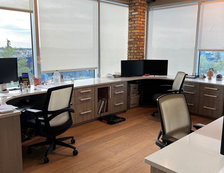 More Photos Of 3105-3223 5 Ave NE, Calgary Office For Sale