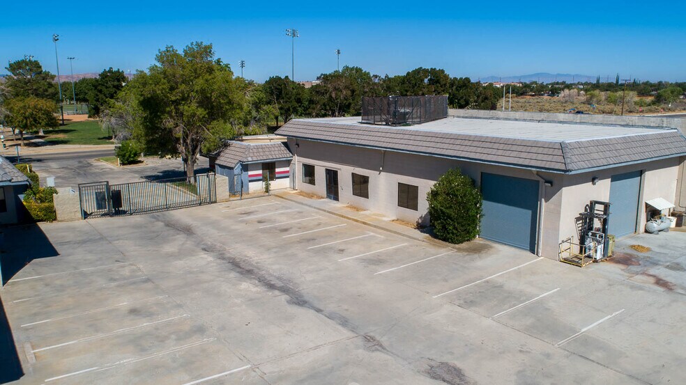 More Photos Of 39126-39130 3rd St E, Palmdale Service For Sale