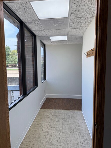 More Photos Of 244 E US Highway 69, Claycomo Office For Lease