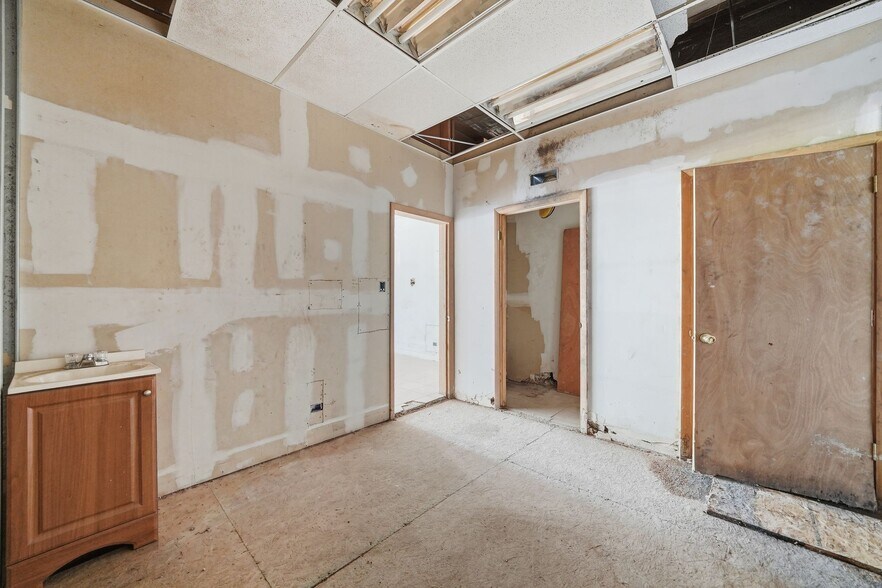 More Photos Of 7100 Morgan St, Chicago Storefront For Sale