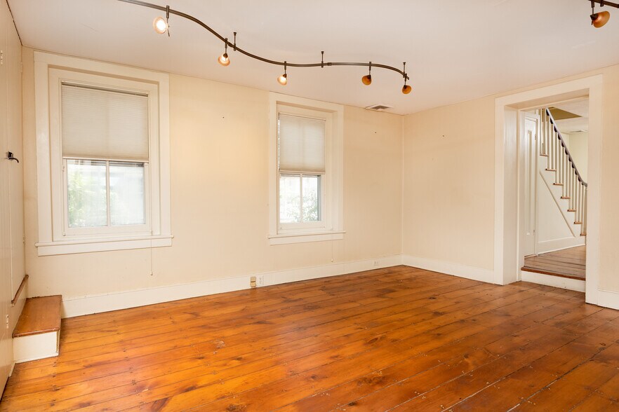 More Photos Of 69 E Oakland Ave, Doylestown Office For Sale