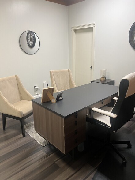 More Photos Of 110 N Cherry St, Olathe Office Residential For Lease