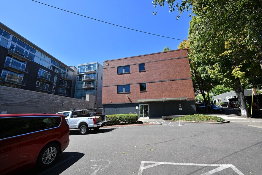 More Photos Of 1776 SW Madison Ave, Portland Office For Lease