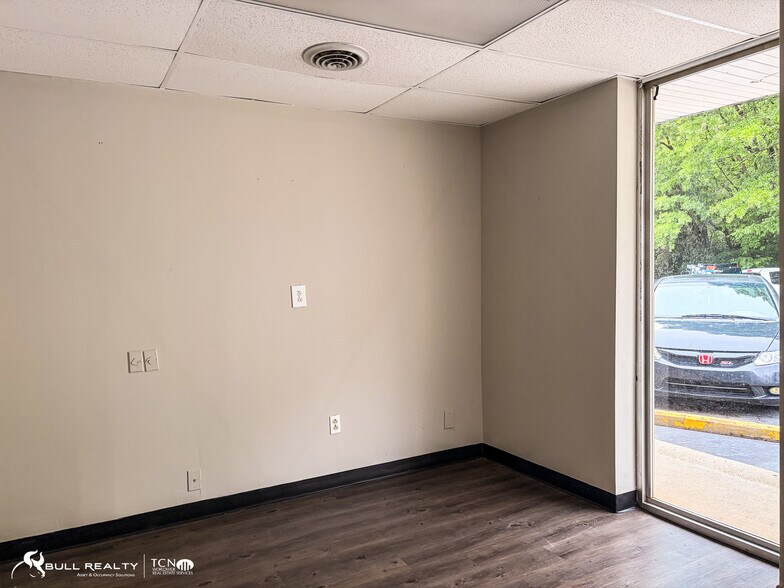 More Photos Of 5891 New Peachtree Rd, Doraville Warehouse For Lease