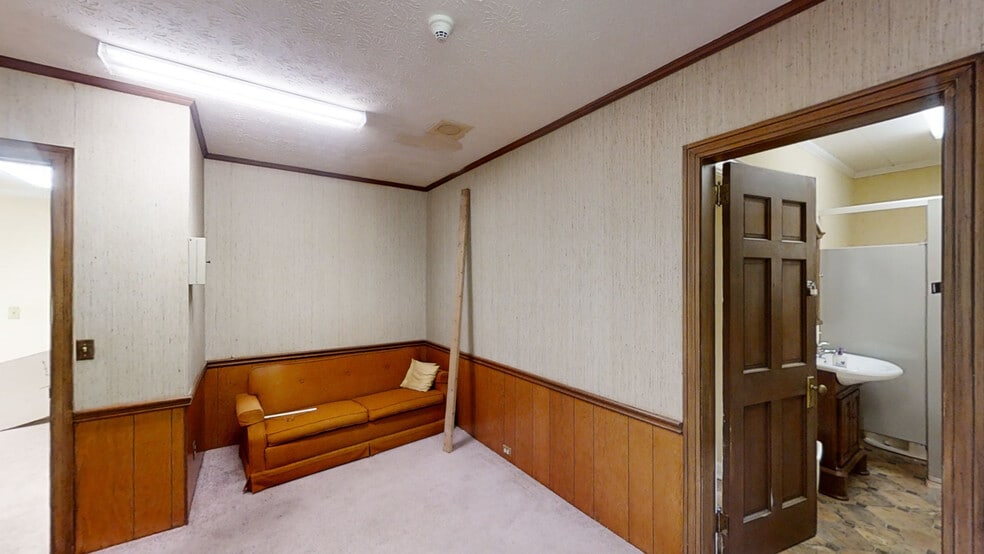 More Photos Of 1015 13th St, Columbus General Retail For Sale