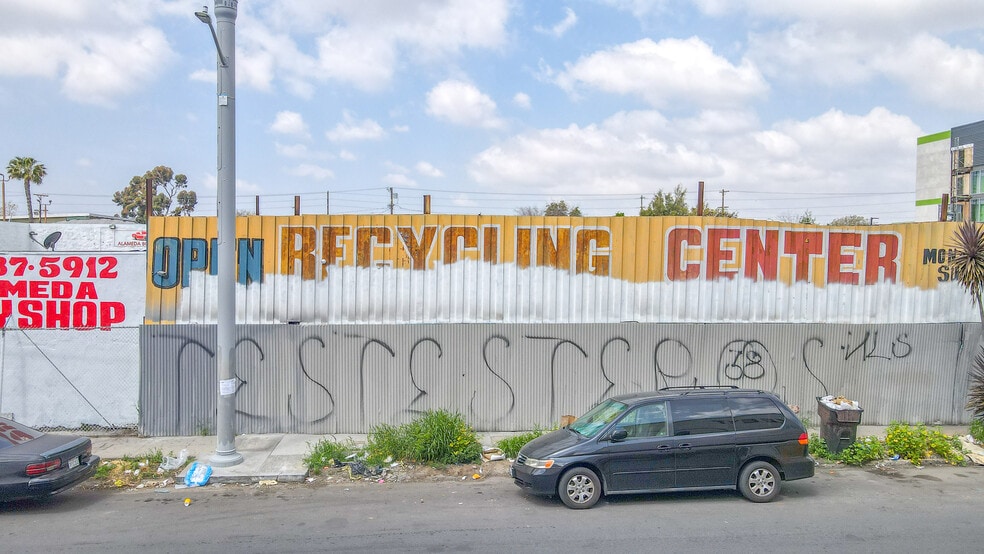 More Photos Of 4511-4527 Staunton Ave, Los Angeles Service For Lease