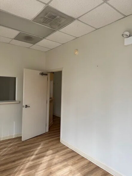 More Photos Of 2306-2310 W Touhy Ave, Chicago Apartments For Lease