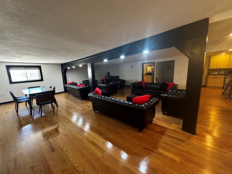 More Photos Of 1425 Agnes Ave, Kansas City Warehouse For Sale