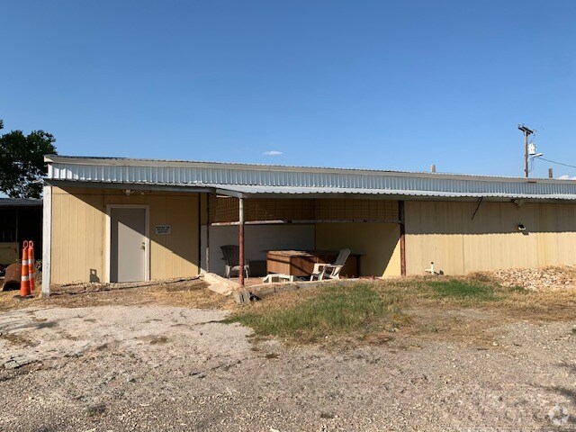 More Photos Of 11900 FM 812 Rd, Del Valle Warehouse For Lease