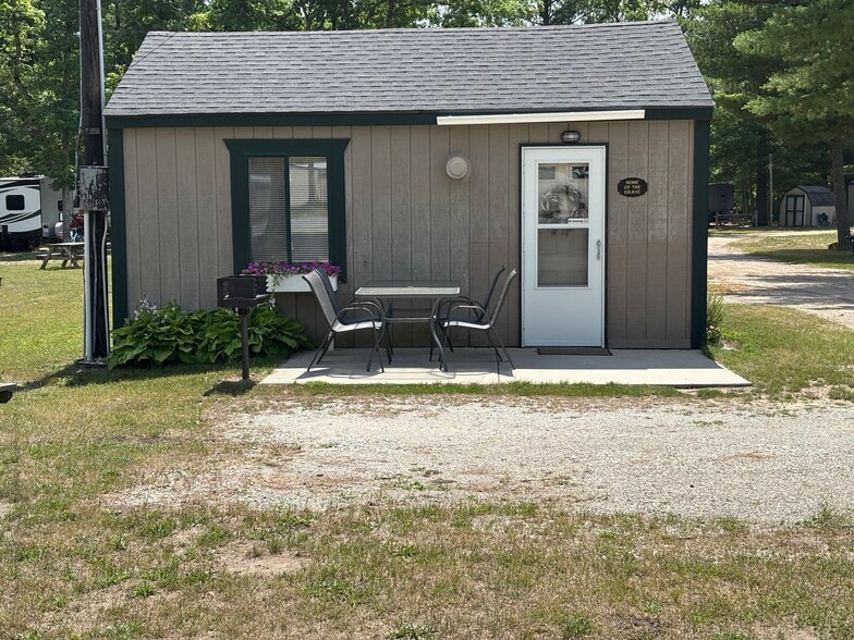 More Photos Of 7332 S M-37, Baldwin Hotel For Sale