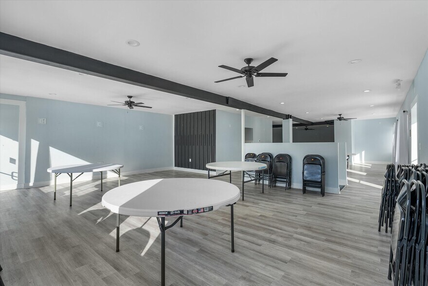 More Photos Of 7518 W Fond Du Lac Ave, Milwaukee Freestanding For Sale