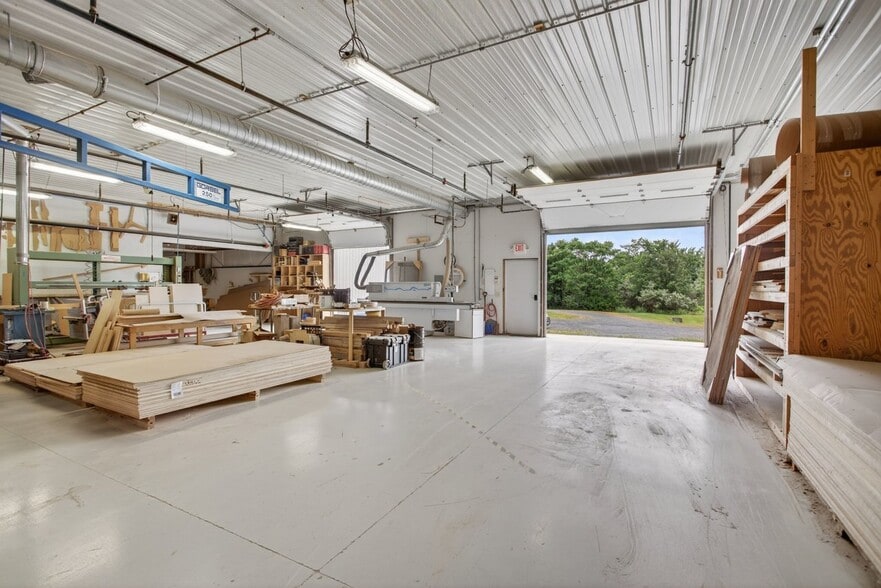 More Photos Of 641 Acorn Dr, Harrisonburg Manufacturing For Sale