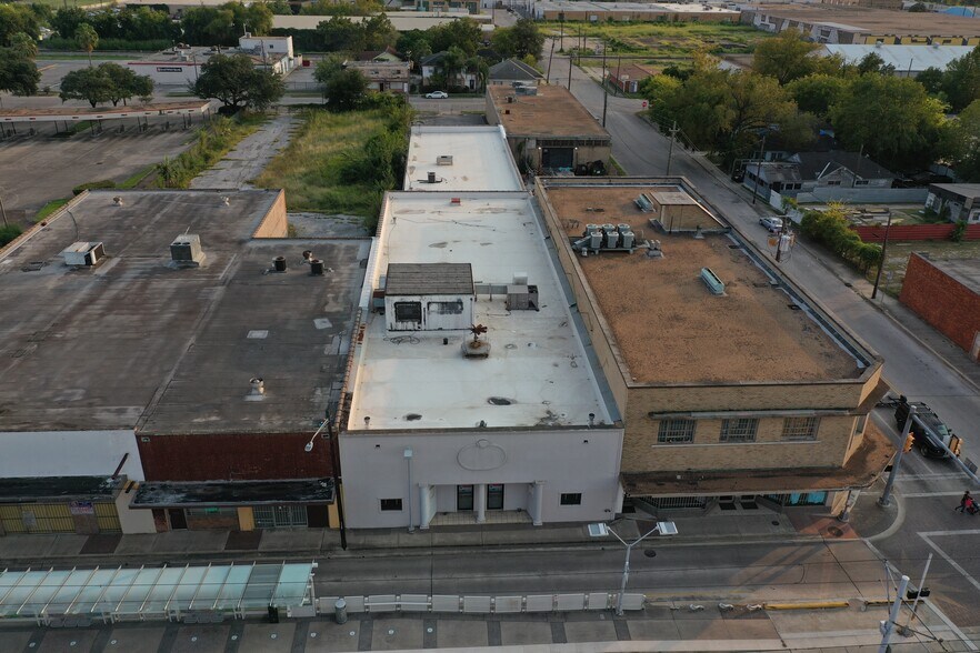 More Photos Of 6704 Harrisburg Blvd, Houston Freestanding For Lease
