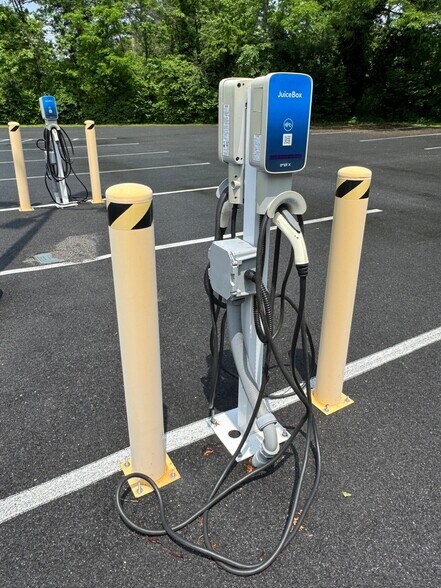 More Photos Of 625 Barksdale Rd, Newark Medical For Lease