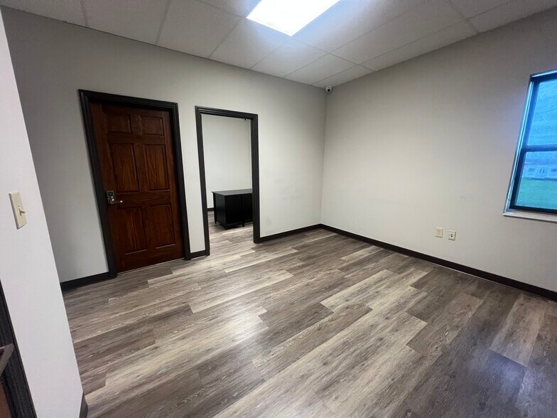 More Photos Of 510-520 Graves Ave, Erlanger Office For Sale