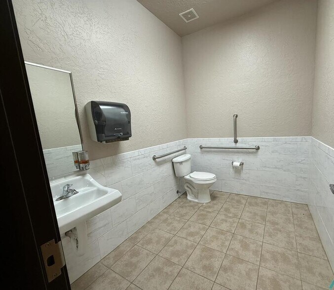 More Photos Of 319 W Main St, Artesia Office For Sale