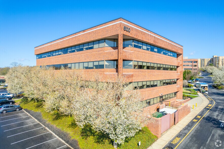 More Photos Of 600 W Germantown Pike, Plymouth Meeting Coworking Space