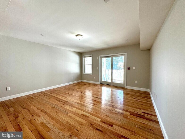 More Photos Of 1014 E Moyamensing Ave, Philadelphia Multifamily For Sale