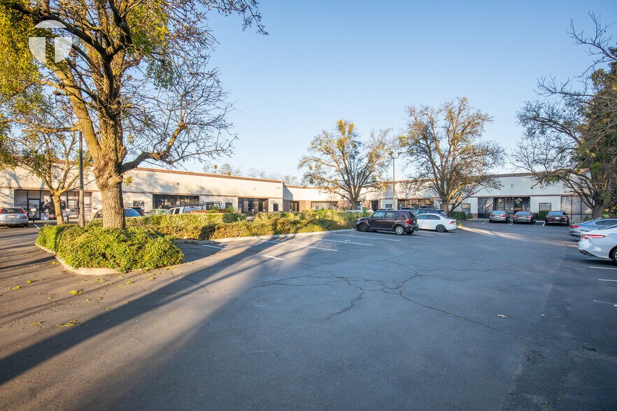More Photos Of 819 Striker Ave, Sacramento Flex For Lease