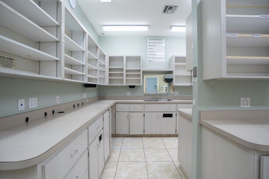 More Photos Of 3628 N Lecanto Hwy, Beverly Hills Veterinarian Kennel For Sale