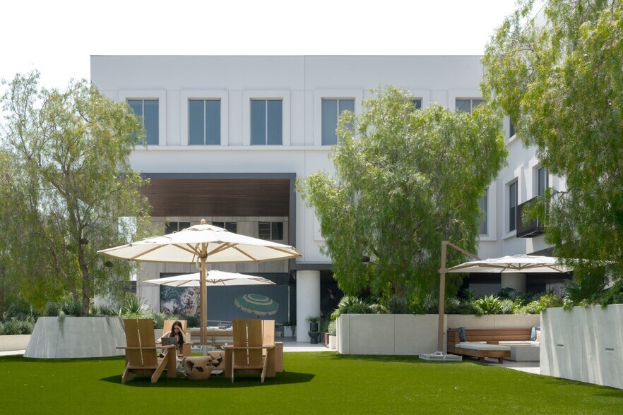 More Photos Of 11911 San Vicente Blvd, Los Angeles Office For Lease