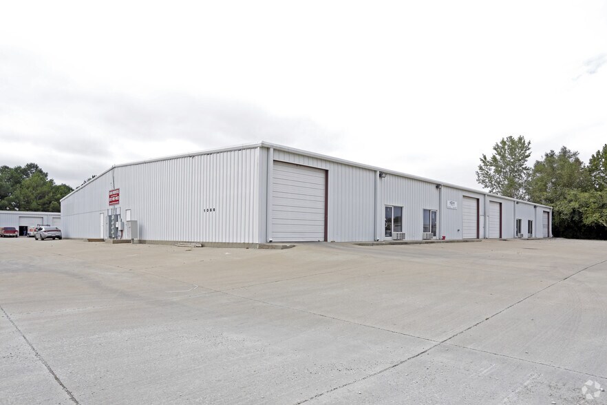 More Photos Of 1086 Athens Ave, Bethel Heights Warehouse For Lease