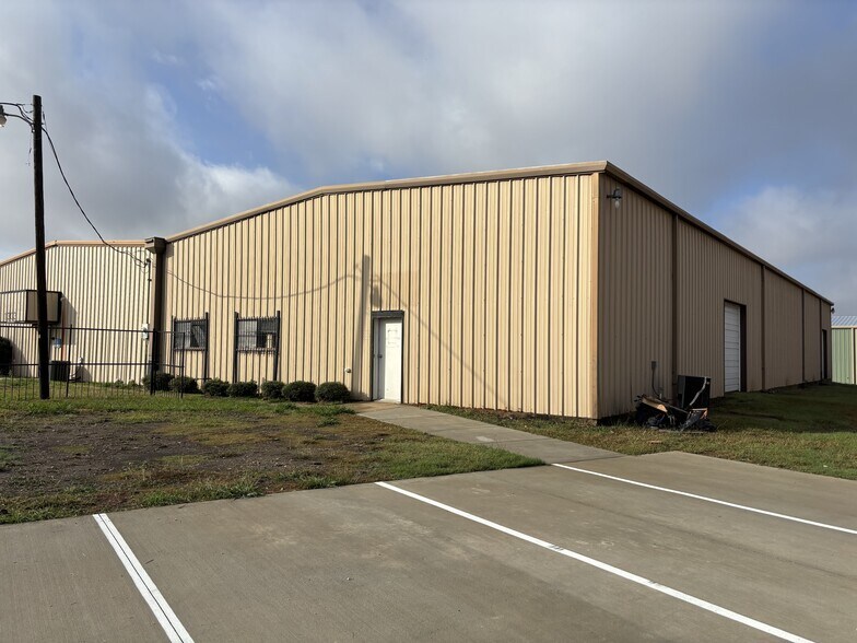 More Photos Of 1305 Industrial Dr, Royse City Warehouse For Lease