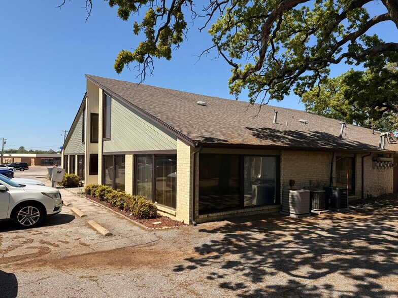 More Photos Of 1230 Brown Trl, Bedford Office For Sale