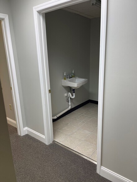 More Photos Of 201-209 W Pike St, Clarksburg Office Residential For Lease