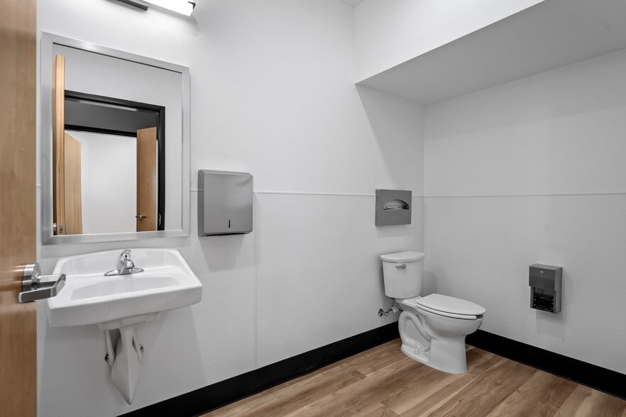 More Photos Of 6902 Rodeo Dr, Pasco Flex For Lease