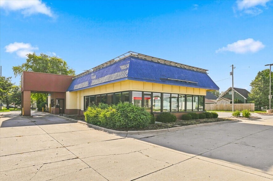 Primary Photo Of 1410 N Broadway St, Red Oak Fast Food For Sale