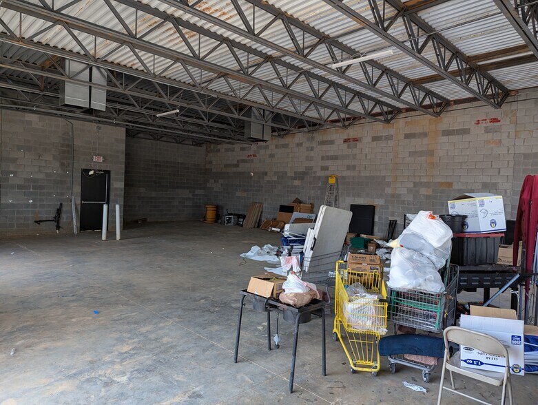 More Photos Of 1509 Old Concord Rd SE, Marietta Convenience Store For Lease