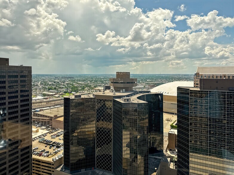 More Photos Of 1100 Poydras St, New Orleans Coworking Space