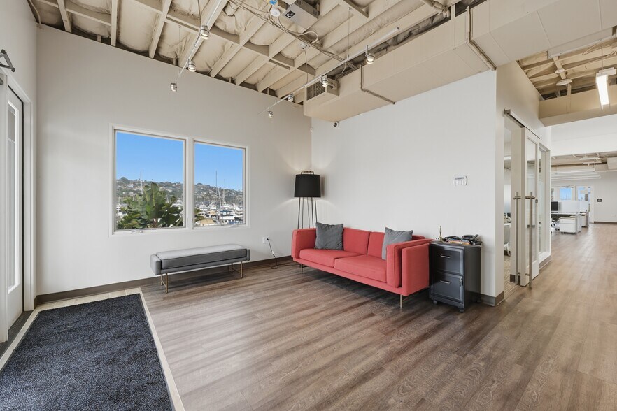 More Photos Of 1551 Shelter Island Dr, San Diego Hotel For Lease