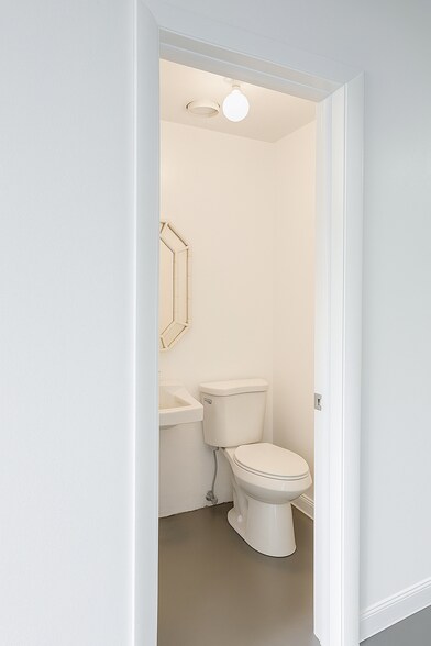 More Photos Of 3557-3563 NW 9th Ter, Oakland Park Warehouse For Lease