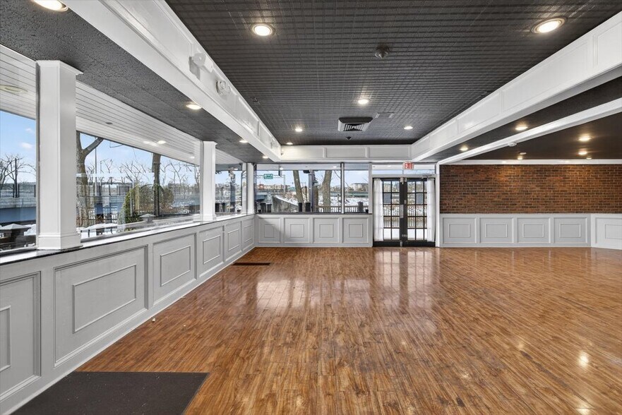 More Photos Of 5 Main St, Derby Restaurant For Sale