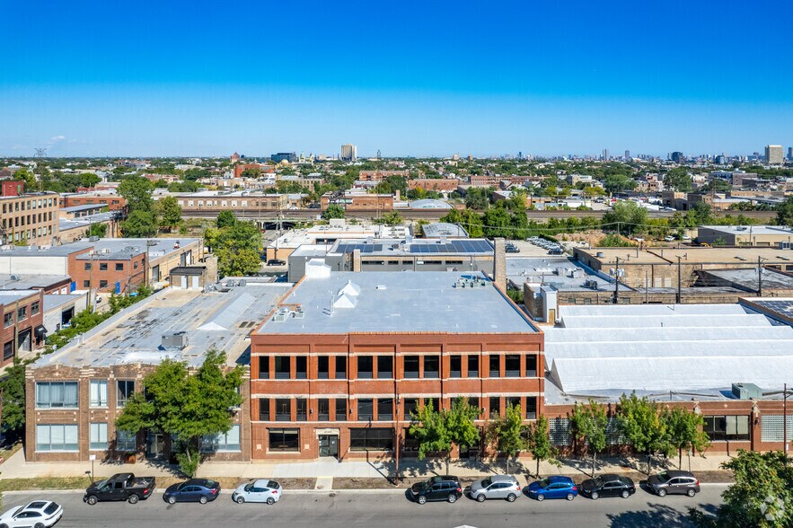 More Photos Of 2130-2140 W Fulton St, Chicago Flex For Lease