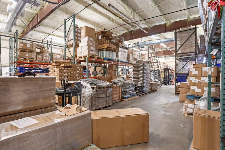 More Photos Of 1016 Katy Rd, Keller Warehouse For Sale