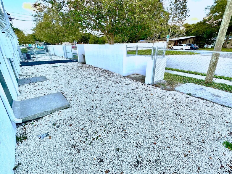 More Photos Of 1506 54th Ave N, Saint Petersburg Storefront Retail Office For Lease