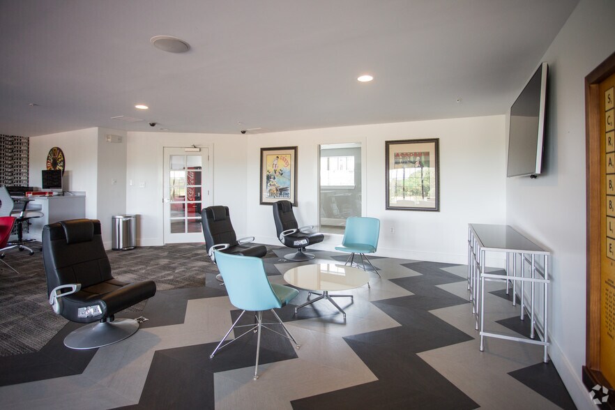 More Photos Of Mooreview Pky @ Loudoun County Pky, Ashburn Unknown For Lease