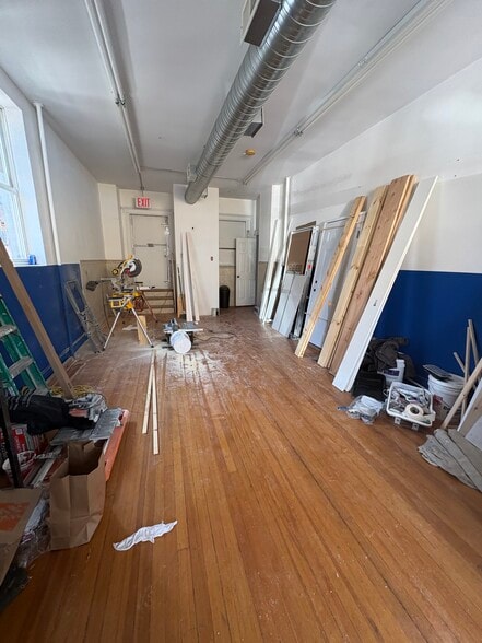 More Photos Of 98 Vreeland St, Staten Island Storefront Retail Residential For Lease