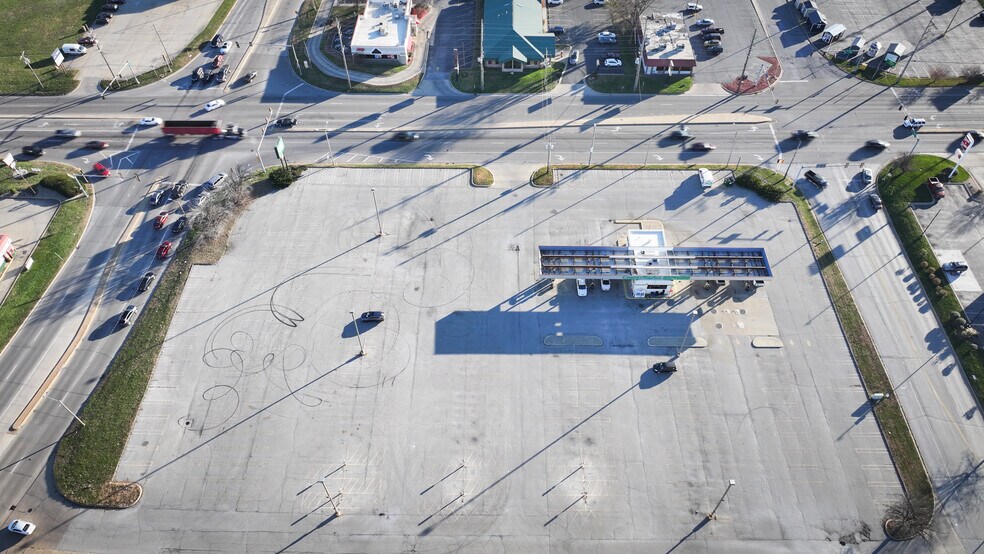 More Photos Of 1450 E Pershing Rd, Decatur Warehouse For Sale