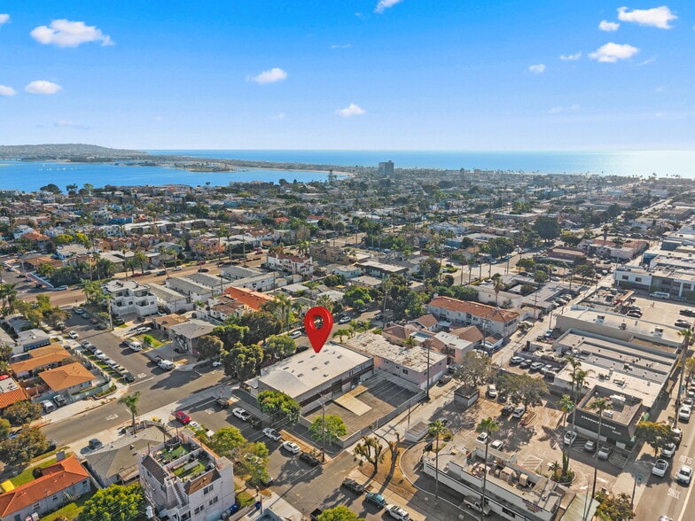 More Photos Of 1366 Hornblend St, San Diego Flex For Lease